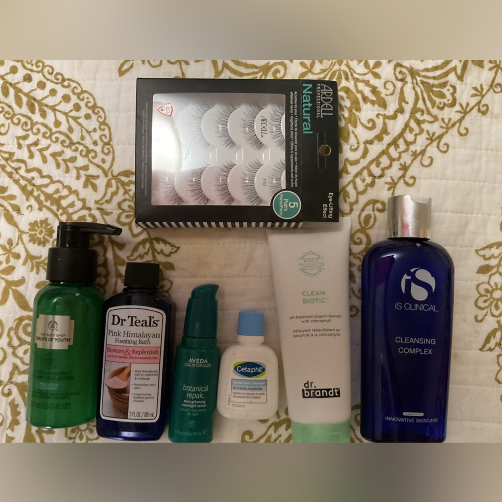 Dr Teal's Pink Himalayan Foaming Bath and other assorted hygiene items.
